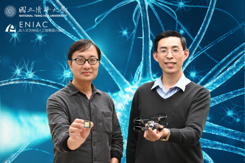 A multi-disciplinary team at NTHU led by professors Tang Kea-tiong (right) and Lo Chung-chuan has developed an AI chip, which could teach drone to fly like an insect. (Photo: National Tsing Hua University)