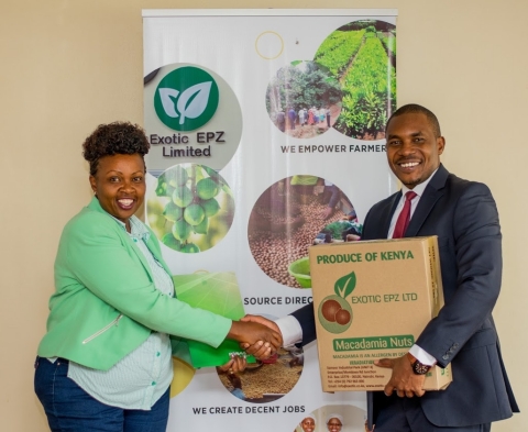 original Jane Maigua, Managing Director of Exotic EPZ Ltd, and Erick Castro Bungu, Sales Director at REDAVIA, after signing the lease agreement (Photo: Business Wire)
