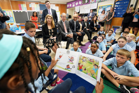 Aileen and Brian Roberts Visiting Philadelphia Students in 2017 (Photo: Comcast Corporation)