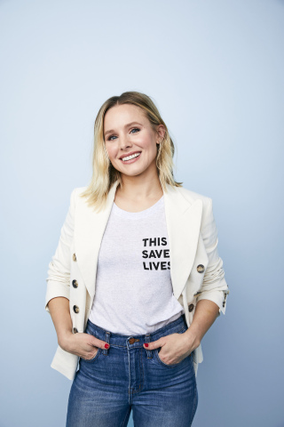 Actress Kristen Bell, co-founder of This Saves Lives, a delicious snack brand on a mission to end early childhood malnutrition. The brand announced the launch of its second kids snack line, Kids Krispy Kritter Treats, in addition to four new Classic Bar flavors and two new Kids Snack Bar flavors. (Photo: Business Wire)