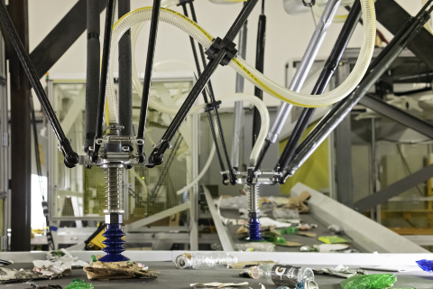 AMP Cortex dual-robotic system sorting materials. (Photo: Business Wire)