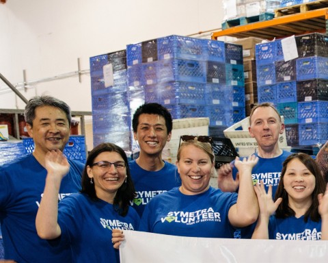 Symetra honored Elizabeth Turner as the 10th recipient of the company’s CEO Service Award, which recognizes employees for exemplary community service. Turner, a senior auditor at the life insurer’s Bellevue, Wash. headquarters, is pictured here (center) at Issaquah Food & Clothing Bank in Issaquah, Wash., with the employee volunteer team she captained during Symetra Week of Service in June 2019. (Photo: Business Wire)