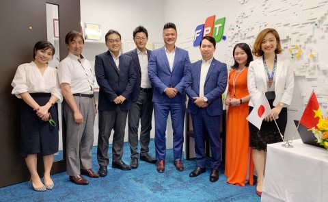 Führungskräfte von FPT und OutSystems trafen sich im vergangenen August in Tokio zur Besprechung der strategischen Partnerschaft (Foto: Business Wire)