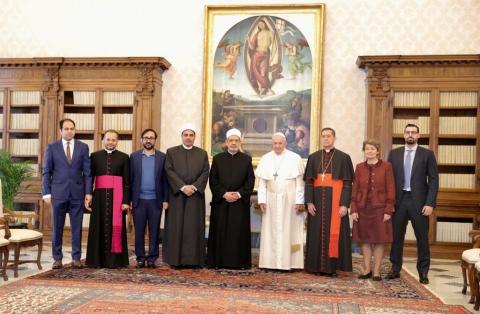 Members of the Higher Committee of Human Fraternity (HCHF) meeting with Pope Francis ?and Sheikh Ahmed el-Tayeb, Grand Imam of Al-Azhar (Photo: AETOSWire)