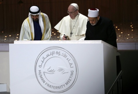 thumbnail Sheikh Ahmed el-Tayeb, Grand Imam of Al-Azhar and His Holiness Pope Francis (Photo: ‎AETOSWire)