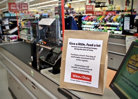 original Southeastern Grocers (SEG) together with the SEG Gives Foundation, is proud to announce the donation of nearly 258,000 $5 hunger relief bags to Feeding America®. (Photo: Business Wire)