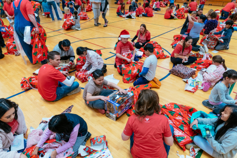 Vivint Smart Home volunteers participating in Sub for Santa. (Photo: Business Wire)