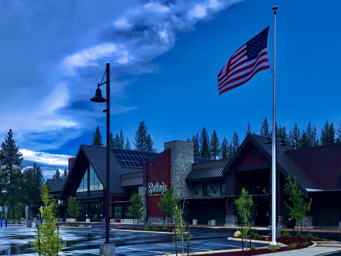 Exterior of Raley's O-N-E Market in Truckee, CA (Photo: Business Wire)