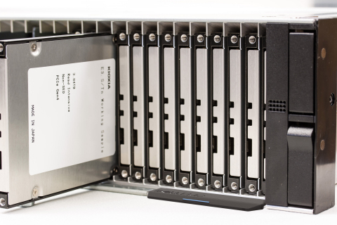 Kioxia�s E3.S SSD evaluation samples being mounted on a 2U-size rack mounted server prototype that can install 48 units of E3.S SSDs (Image photo) (Photo: Business Wire)