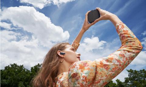 original Duolink Go launches world-first SpeakerBuds (Photo: Business Wire)