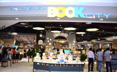 "phuongnam book" the bookstore chain we wholesale in Vietnam (Photo: Business Wire)