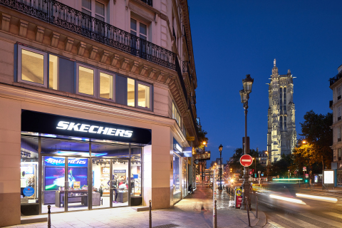 L’enseigne lifestyle mondiale Skechers ouvre son flagship store dans la célèbre Rue de Rivoli au cœur de Paris. (Photo: Business Wire)