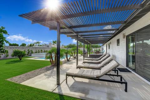 Tour the Peaceful Palms in Palm Springs, California: https://www.vacasa.com/unit.php?UnitID=33388. (Photo: Business Wire)
