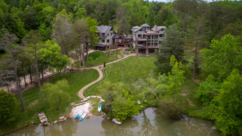 original Located on the bank of the Tennessee River, the expansive Levy residence is designed to connect every part of the house to the outdoors. (Photo: Business Wire)