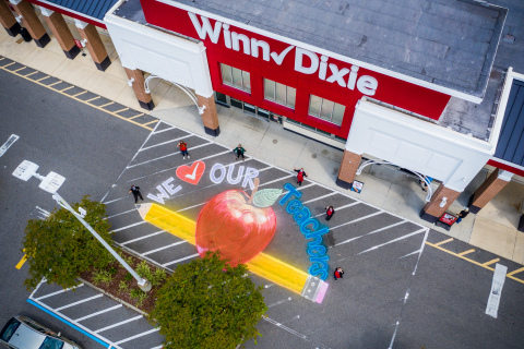 Winn-Dixie store in Jacksonville shows appreciation for teachers with creative chalk art tribute. Each BI-LO, Fresco y Más, Harveys Supermarket and Winn-Dixie grocery store will decorate its entrance path with a creative chalk tribute in honor of local heroes in education. (Photo: Business Wire)