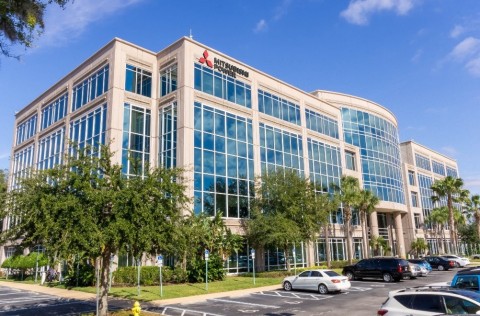 thumbnail Lo stemma dei tre diamanti, lodato globalmente come simbolo di qualità e fiducia, verrà esposto in primo piano negli uffici e nelle strutture aziendali come mostrato in queste immagini. (Photo: Mitsubishi Power)