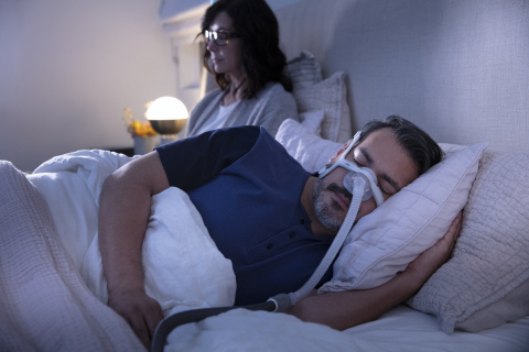 ResMed AirTouch N20 nasal CPAP mask, couple sleeping, side view (Photo: Business Wire)