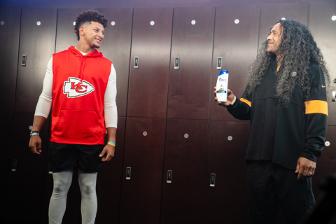 Patrick Mahomes and Troy Polamalu Are Back with Head & Shoulders to Take It Up to 100. (Photo: Business Wire)