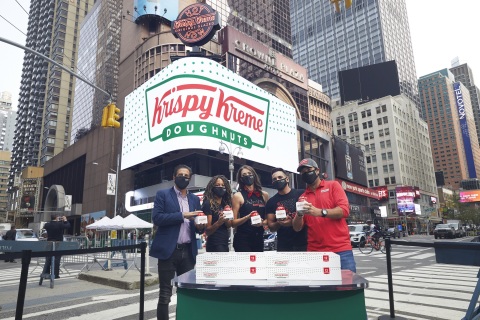 The Dough Must Go On! Krispy Kreme celebrates the grand opening of its new flagship on Broadway in New York City’s Times Square on Tuesday, Sept. 15, 2020, by turning on the world’s largest Hot Light with the help from its new neighbors, cast members of “Chicago” – Broadway’s longest-running American musical. Krispy Kreme CEO Mike Tattersfield (right) and Times Square Alliance President Tim Tompkins (left) are joined by three cast members of “Chicago” (left to right center) Lana Gordon, Jessica Ernest and Michael Scirrotto. . (Photo: Business Wire)