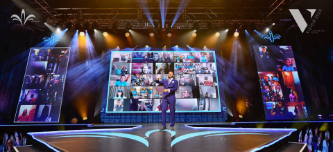 Jeunesse Chief Visionary Officer Scott Lewis interacts with Super Fans during the Jeunesse EXPO 2020 Vision: Global Virtual Kick-Off event at the Hard Rock LIVE inside Universal Orlando Resort. (Photo: Business Wire)
