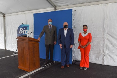 Left to right, Novavax CEO, Stanley Erck, MD Gov Larry Hogan, BIO CEO Dr. Michelle McMurry-Heath (Photo: Business Wire)