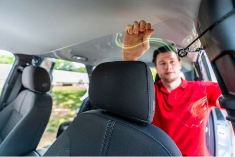 The partition panel can be quickly and easily installed in passenger cars. Adjustable belts mean the product can be used in almost any vehicle model. (Photo: Business Wire)