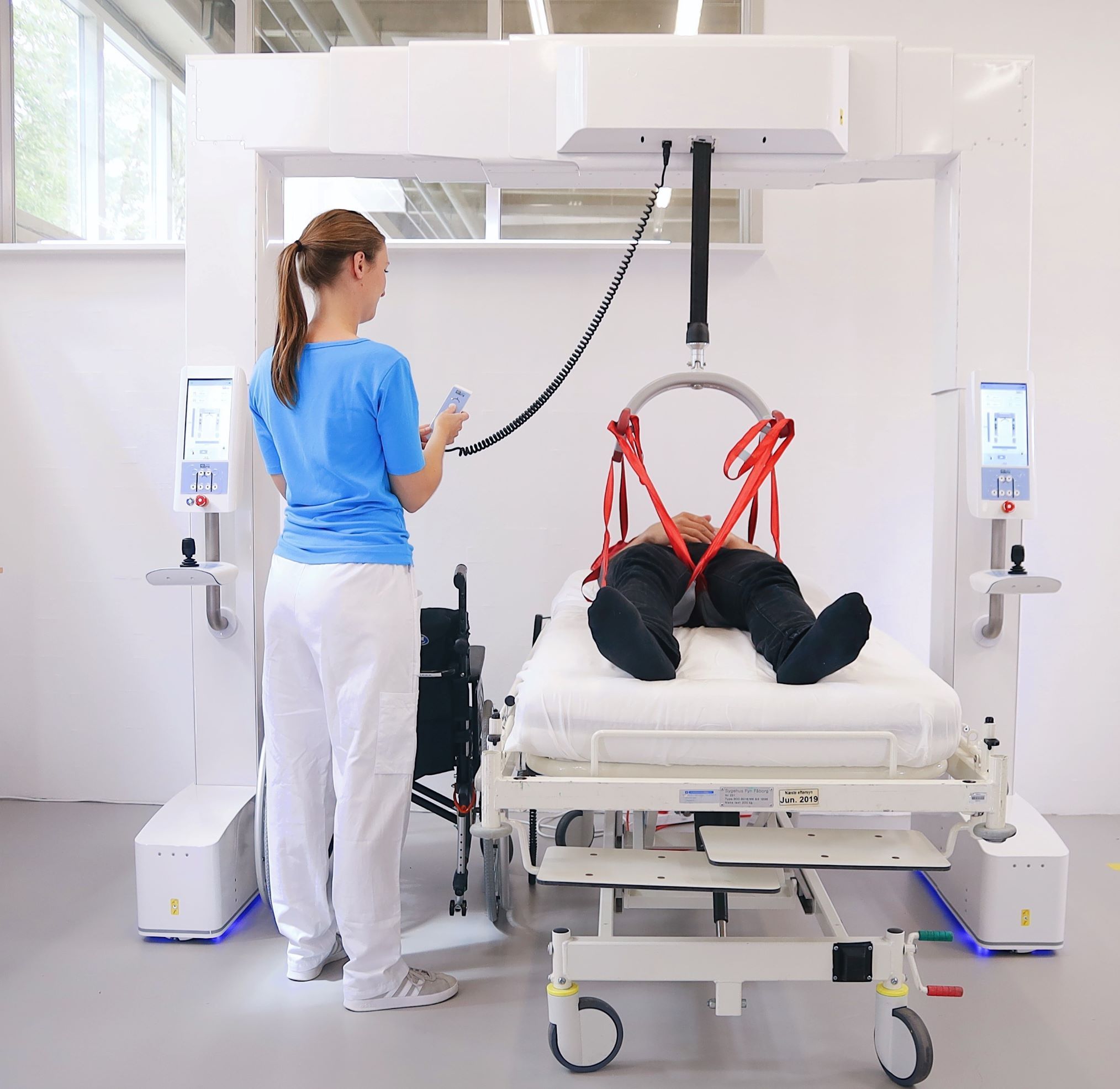 Ptr Robots Introduces World S First Mobile Lifting Robot That Both Transfers And Rehabilitates Patients Business Wire