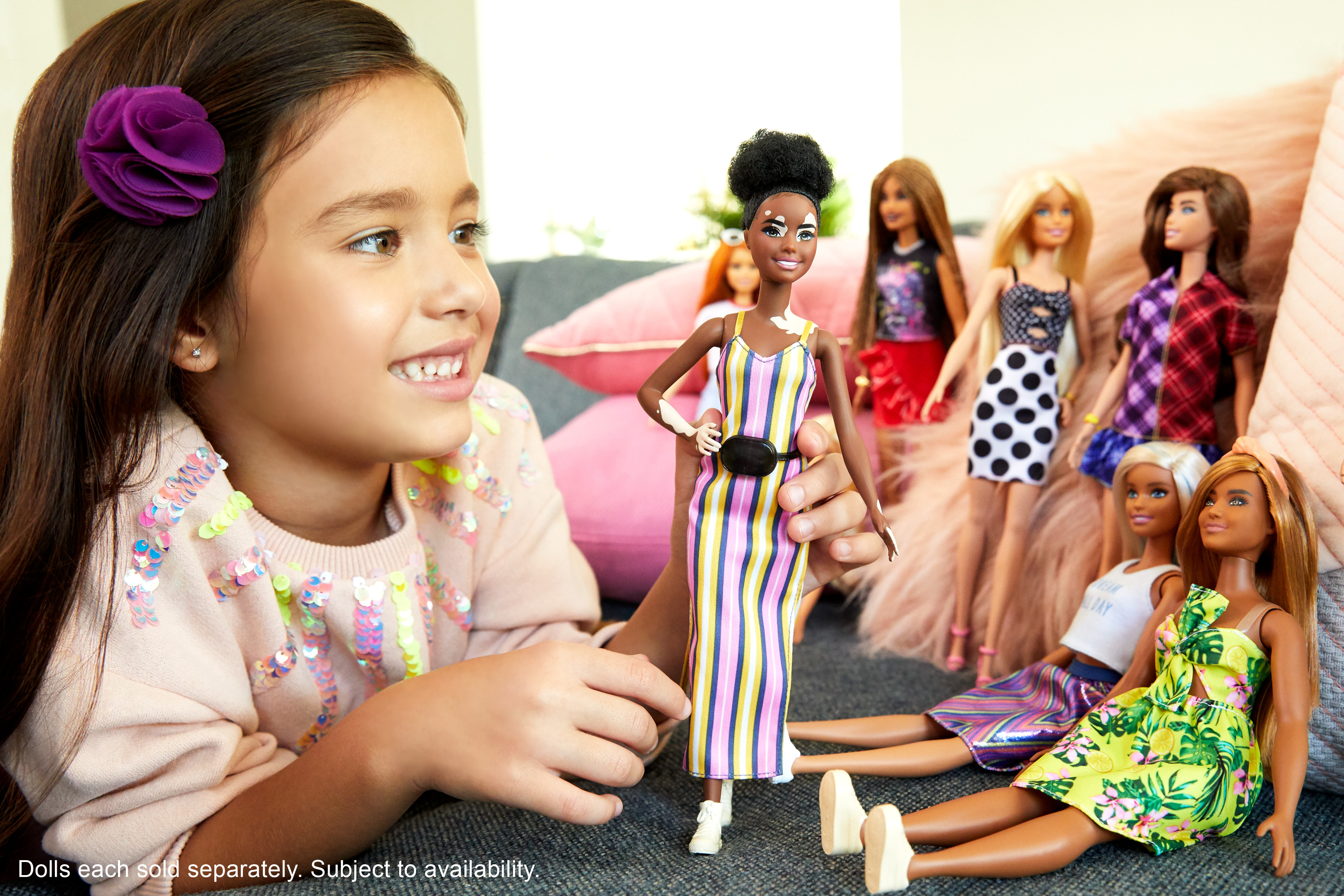 Куклы популярные сейчас. Кукла Барби с витилиго. Барби фашионистас 135. Mattel Barbie витилиго. Барби с витилиго.