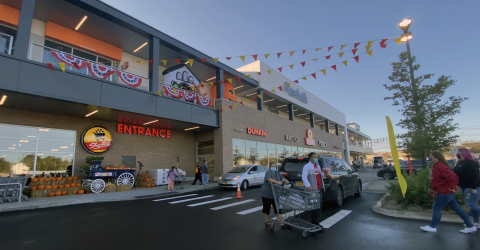 ShopRite opened its 70,000-square-foot, state-of-the-art store at The Boulevard, Kimco’s approximately $200 million Signature Series redevelopment on Staten Island (Photo: Business Wire)