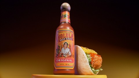 On October 8, Del Taco is introducing a slate of new menu items featuring Cholula® Hot Sauce, one of America’s most popular and authentic hot sauce brands. Taking the main stage is the $1 Crispy Chicken Cholula Taco and the $5 Epic Cholula Crispy Chicken Burrito, which builds on Del Taco’s successful crispy chicken items launched earlier this year. (Photo: Business Wire)