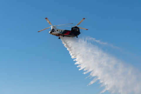 The CH-47 Chinook helitanker is the world’s largest and most capable heavy-lift fire helicopter, able to drop 3,000 gallons of water or retardant in a single pass. Photo credit: Elisa Ferrari