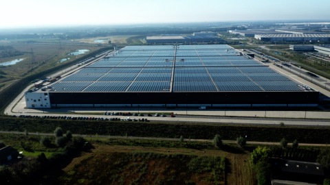 PVH Europe Warehouse and Logistics Center in Venlo, the Netherlands, Solar roof (Photo: Business Wire)
