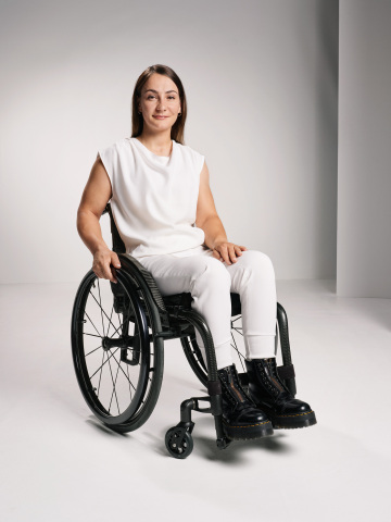 original Kristina Vogel ist die neue Markenbotschafterin der Kampagne #StarkmitOlay (Foto: Philipp Rathmer für Olay)