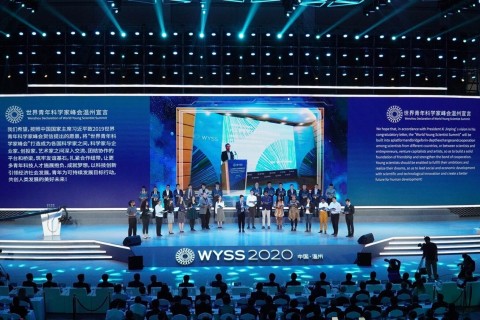original Young scientists recite the Wenzhou Declaration of the World Young Scientist Summit in multiple languages on October 18, 2020. (Photo: Xinhua/Cuili)