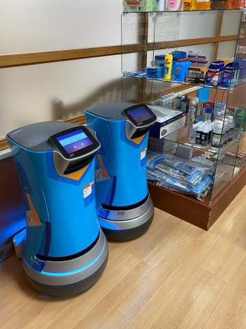 The delivery component of Swisslog Healthcare's meds-to-beds program calls on Savioke Relay® robots, affectionately named Hal and Rosie, to transport prescribed medications to patients awaiting discharge from Summa Health in northeast Ohio. (Photo: Business Wire)