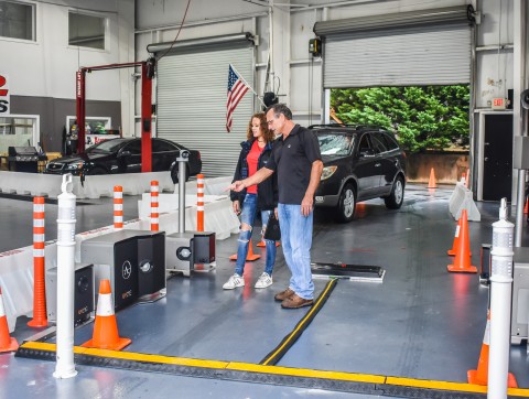 original V.I.P Auctions founder Jim Smith explains UVeye's inspection system to a customer