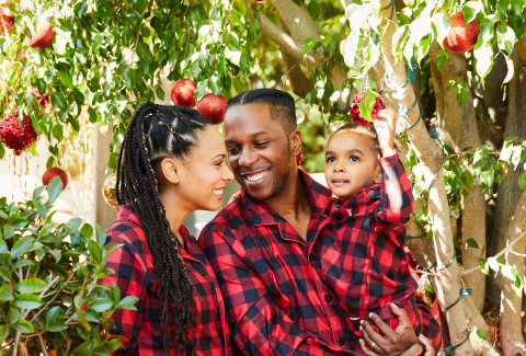 Leslie Odom Jr. and wife Nicolette in Carter’s matching family PJs to celebrate Wonderful Weeks of Giveaways, a countdown to the holidays featuring chances to attend a virtual PJ party with the Odoms and more holiday experiences for families. (Photo: Business Wire)