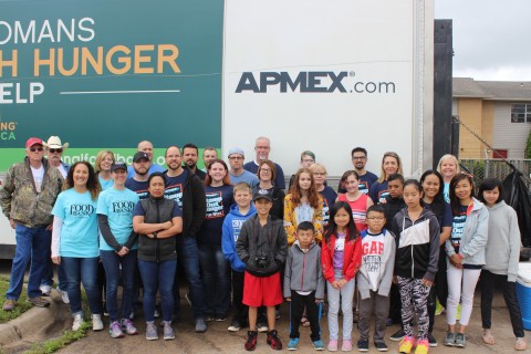 original APMEX employees volunteer at the Regional Food Bank of Oklahoma. (Photo: Business Wire)