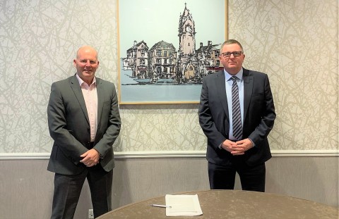 Steve Hunt (L), Stork’s Regional Director for the UK finalizes the agreement with Dave Tomlinson (R), Sellafield’s Head of Inspection Services, Inspection and Certification Group. (Photo: Business Wire)
