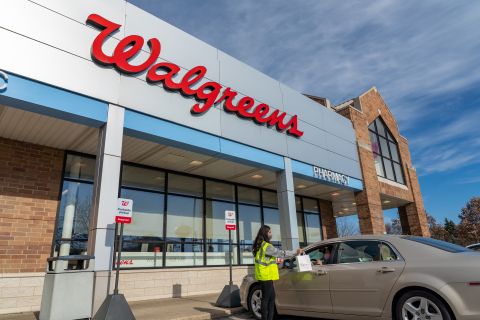 Walgreens pickup at curbside (Photo: Business Wire)