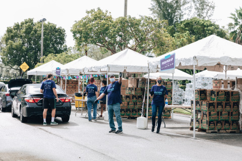 MONAT employees and volunteers distributed more than 67,000 meals to families in the Miami area during the third annual Feast with Gratitude. (Photo: Business Wire)