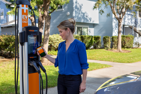 An EV driver using the ChargePoint app to tap to charge, starting a charging session. (Photo: ChargePoint)