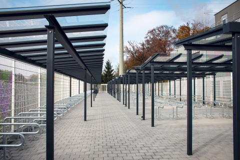 Modern bicycle parking spaces for employees are part of Vetter’s long-term sustainability strategy. Source: Vetter Pharma International GmbH