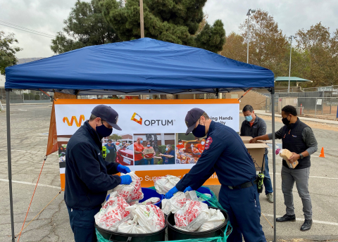 Volunteers from Optum, Wider Circle and the Burbank Fire Department help sort and hand out food to residents in the Burbank area as part of food donation event to provide healthy food to people in need during the holidays. Wider Circle and Optum are partnering to deliver 25,000 healthy meals to families in need during the holiday season. (Photo: Business Wire)