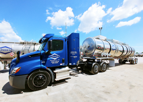 Linden Bulk Transportation has added two new natural gas trucks to its fleet through Clean Energy’s Zero Now program. Photo courtesy of Jason McDaniel/Bulk Transporter.