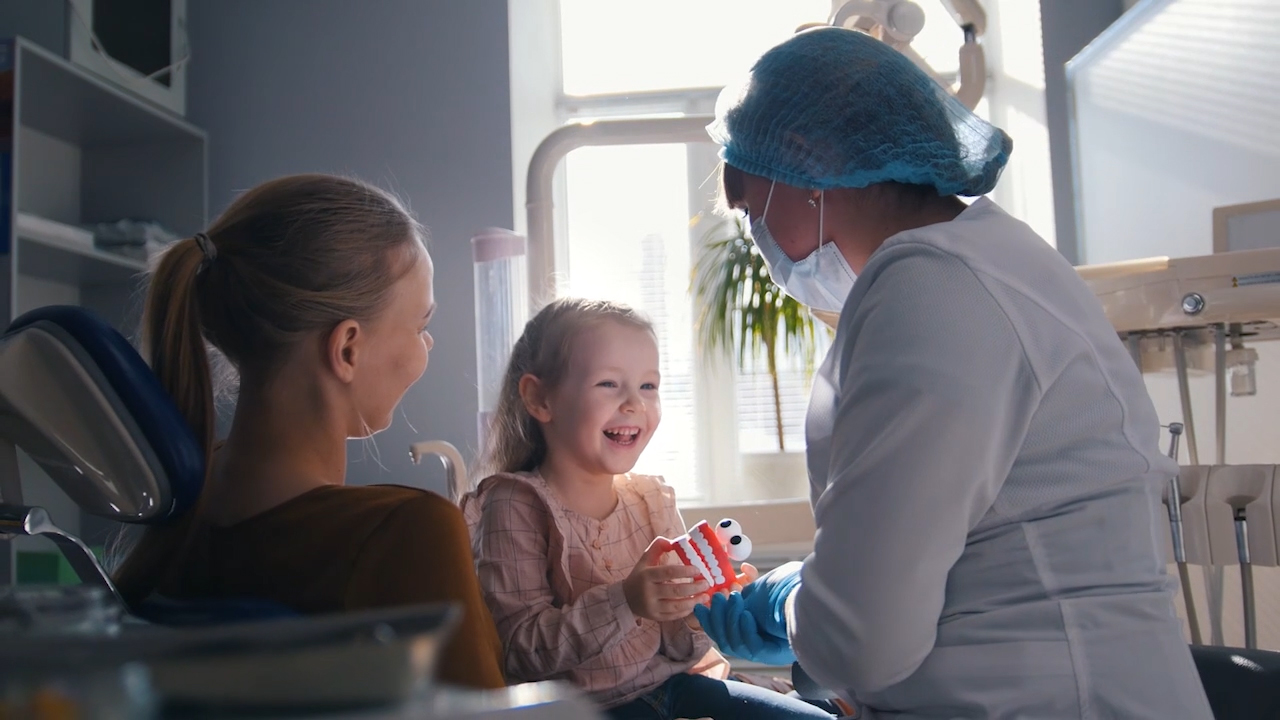 At P&G, we aspire to enable healthier oral care habits that transform the health of people while reducing our impact on the planet. “Healthy Smiles. Healthy Lives. Healthy Planet.” is the platform that guides us on our journey.