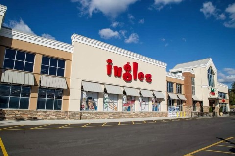 Ingles Market, a leading grocer with operations in six southeastern states, is modernizing its network operations with Aruba technology. Photo: Ingles Market