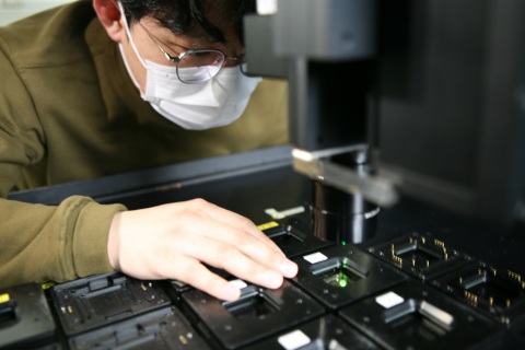 Samsung Display OLED technician examines performance of a new OLED organic material. (Photo: Business Wire)