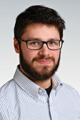 original Dr. Sebastian Diegeler, PhD, ein Strahlenbiologe und Immunologe aus Deutschland, der erste Empfänger des neuen International Postdoctoral Scholars in Cancer Research Fellowship am UT Southwestern Medical Center in Dallas, Texas. (Photo: Mary Kay Inc.)