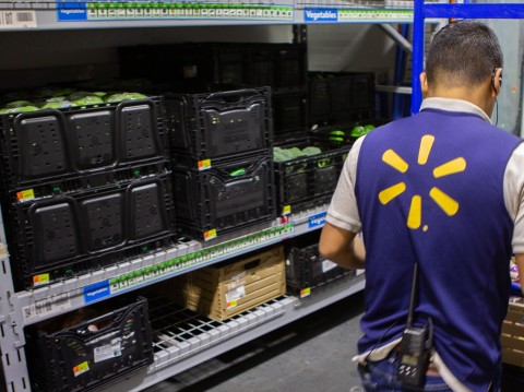 IFCO RPCs in action at Walmart (Photo: Business Wire)